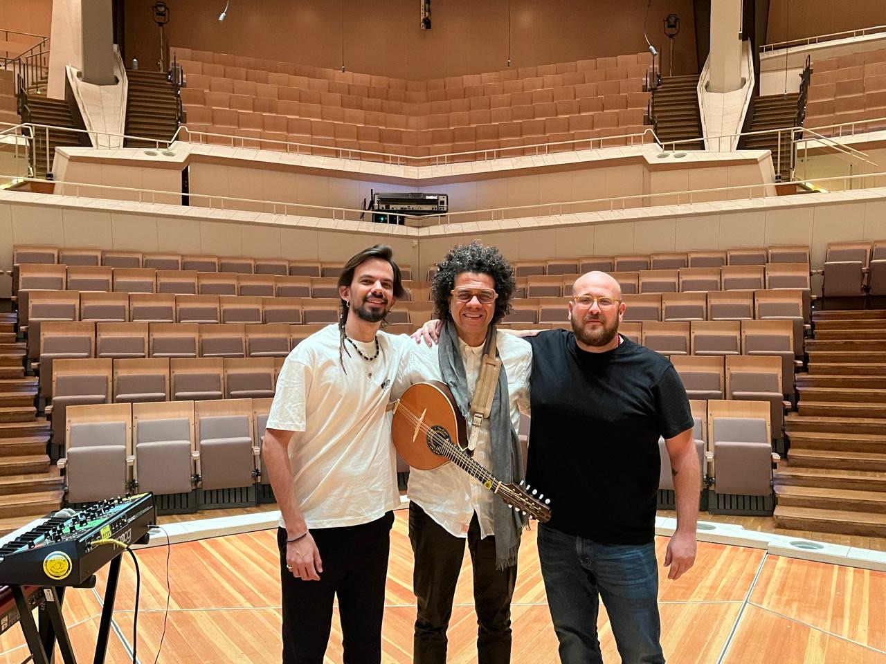 Bastidores em sala de concertos