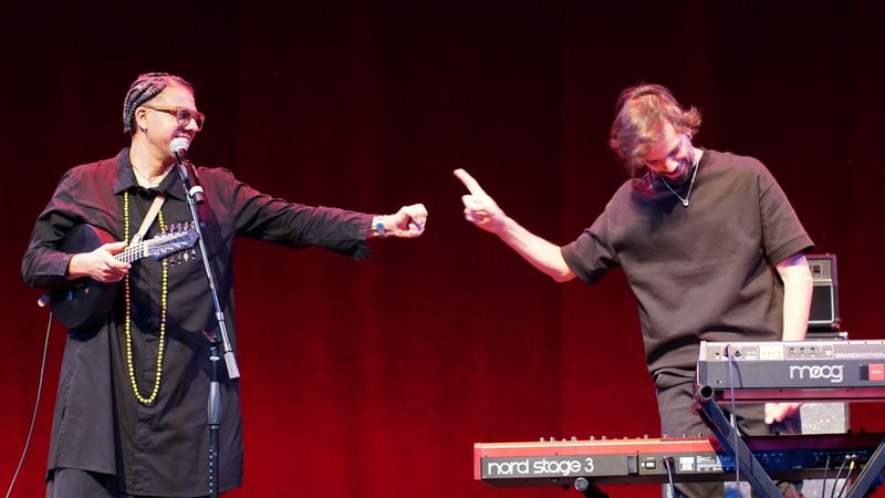 Salomão Soares with Hamilton de Holanda on stage