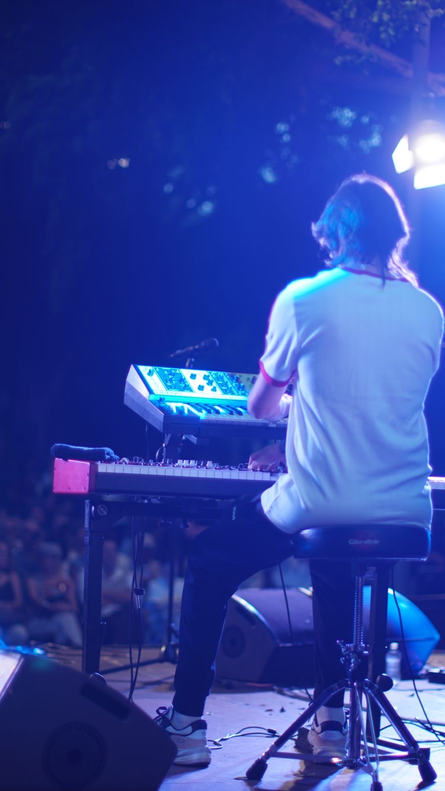 Salomão Soares ao teclado em show, Ilhas Canárias
