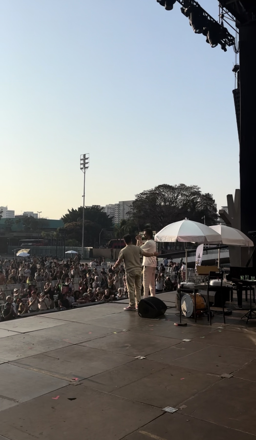 Salomão Soares e Guegué Medeiros no palco do São Paulo Jazz Weekend
