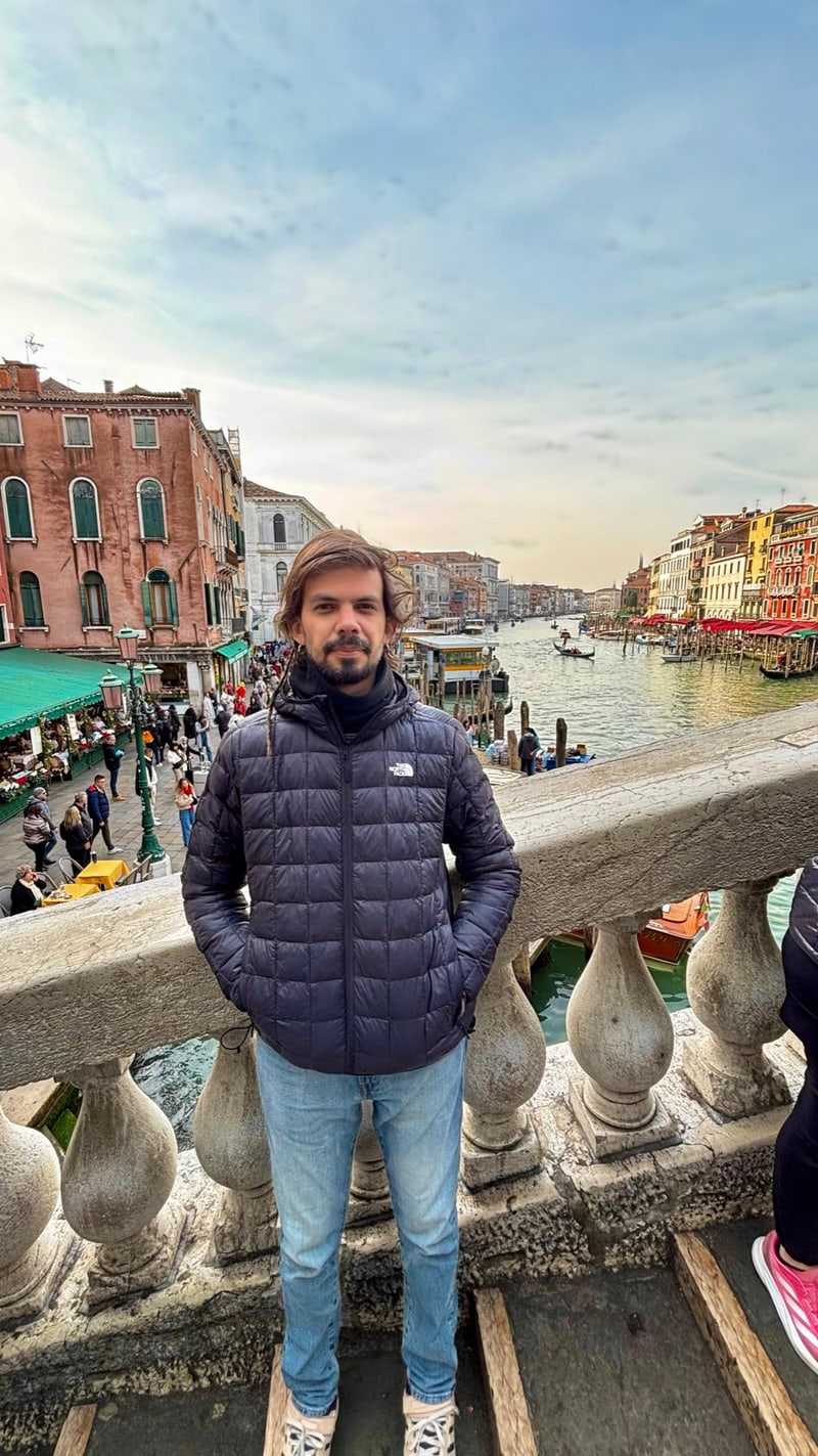 Salomão Soares at the Rialto Bridge, Venice, Italy